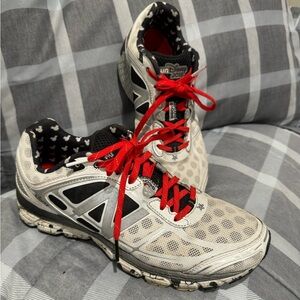 Run Disney 2015 New Balance 860 v5 Sneakers